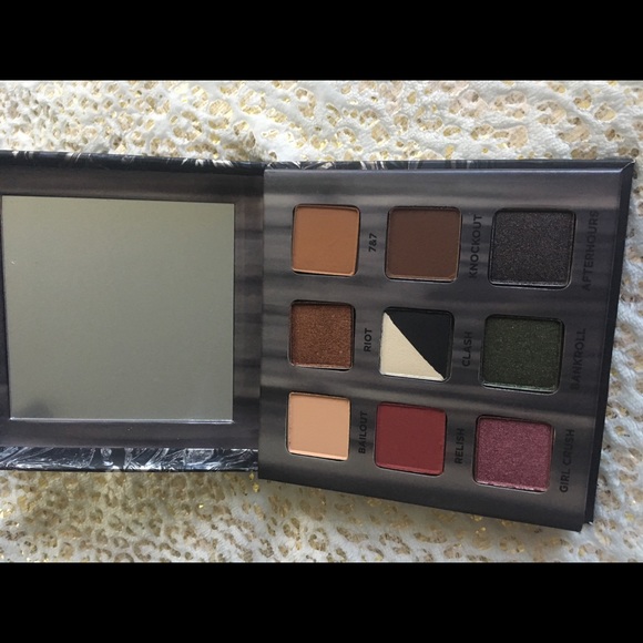 Urban decay eyeshadow palette - Picture 2 of 3